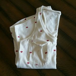V-neck sleeveless tee